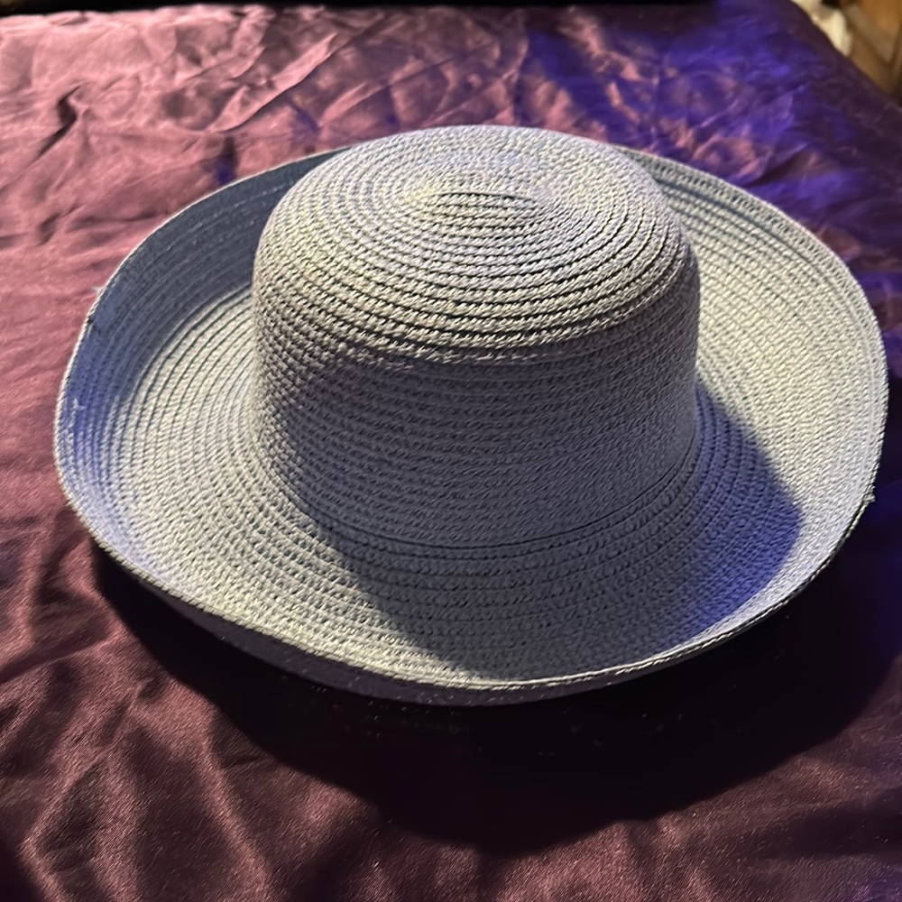Baby blue straw hat.